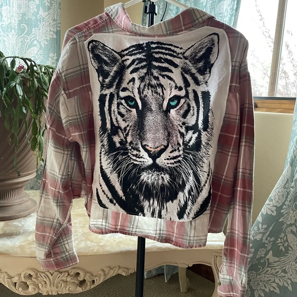 American Eagle cropped tiger plaid button down - Picture 12 of 16